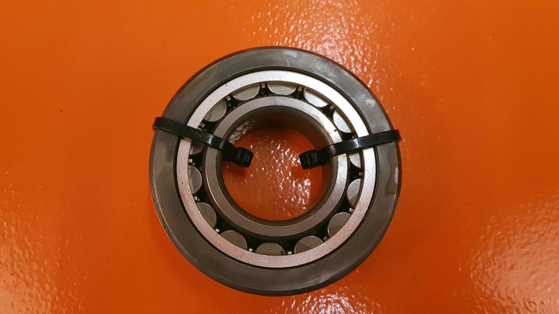 1-300-666-01 Bearing Roller