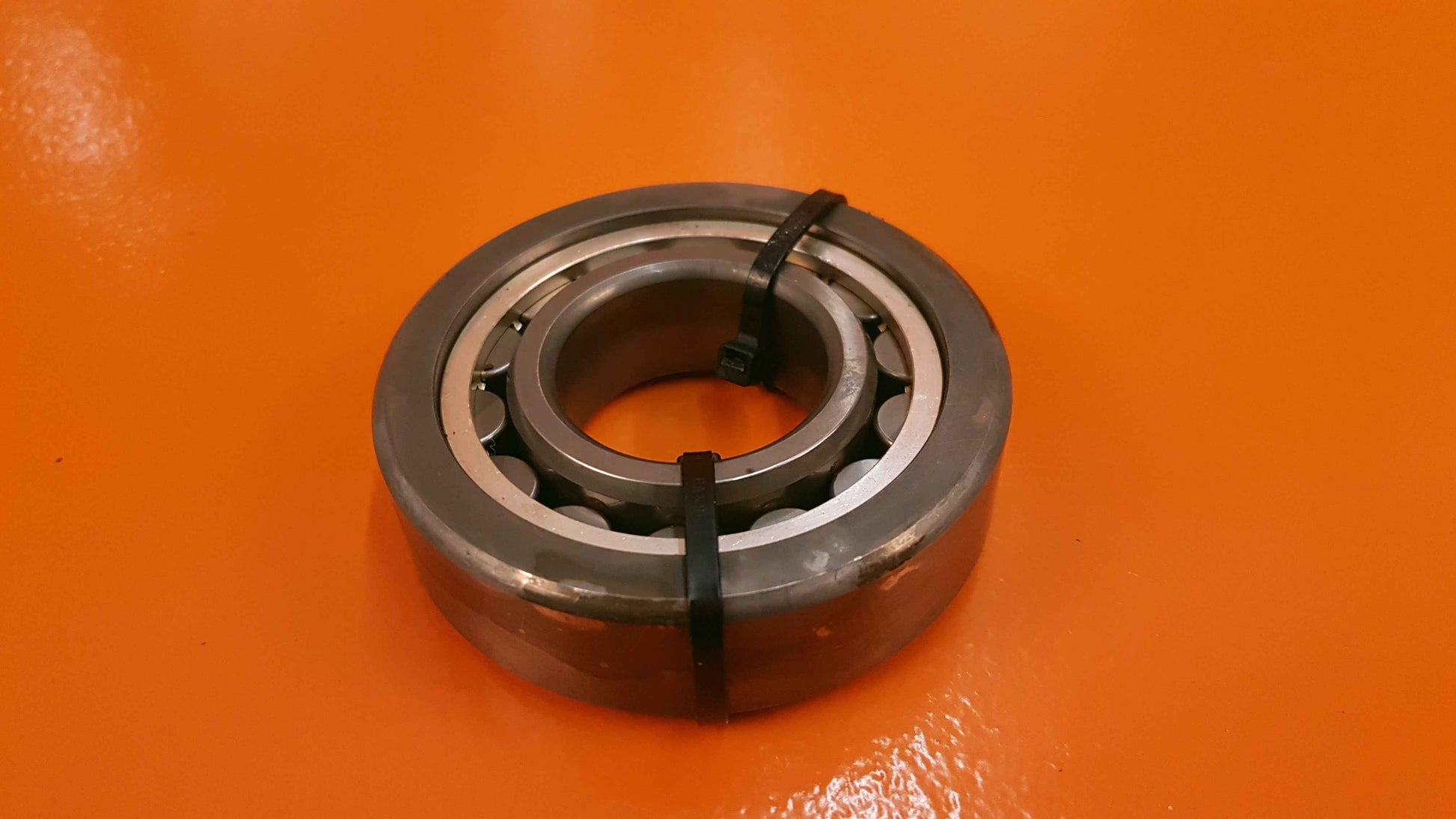 1-300-666-01 Bearing Roller