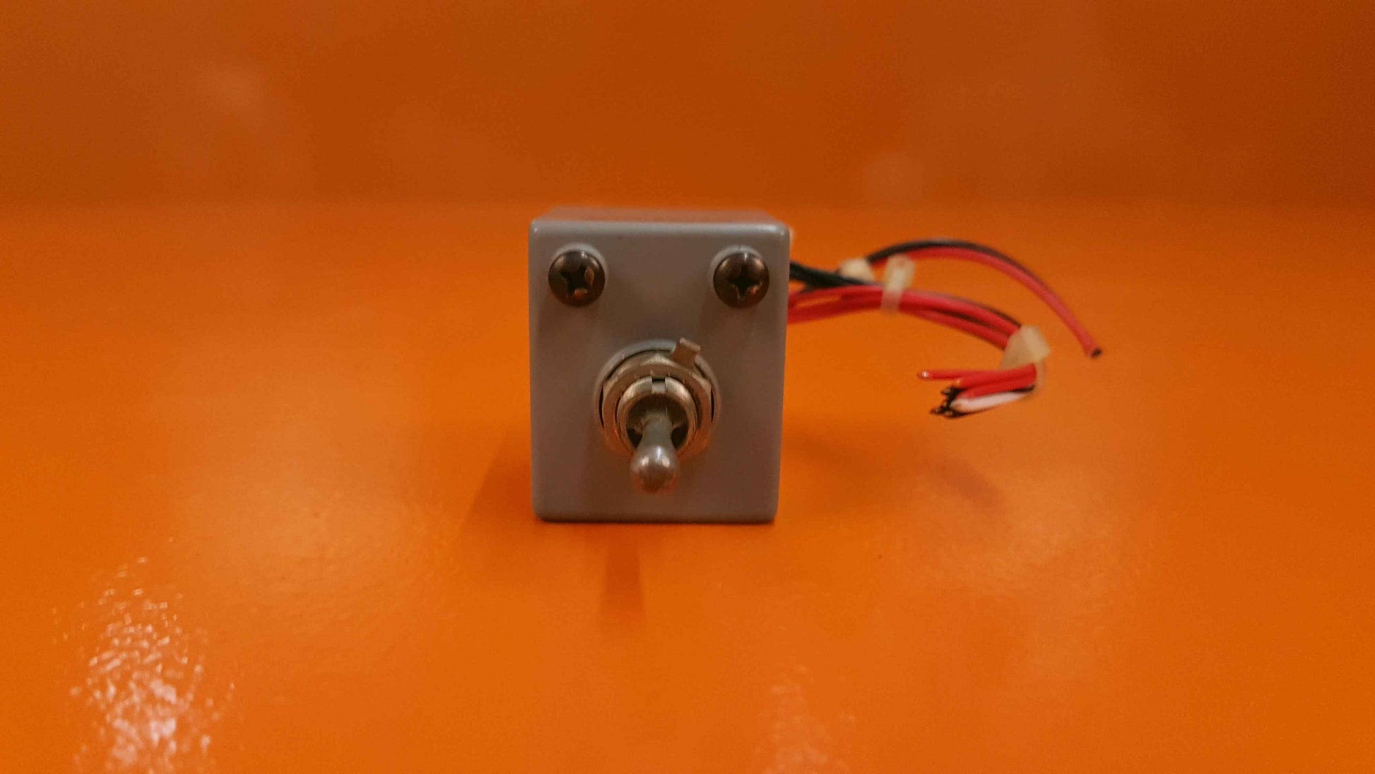 M39019/03-310 Airpax Hydraulic Magnetic Circuit Breaker