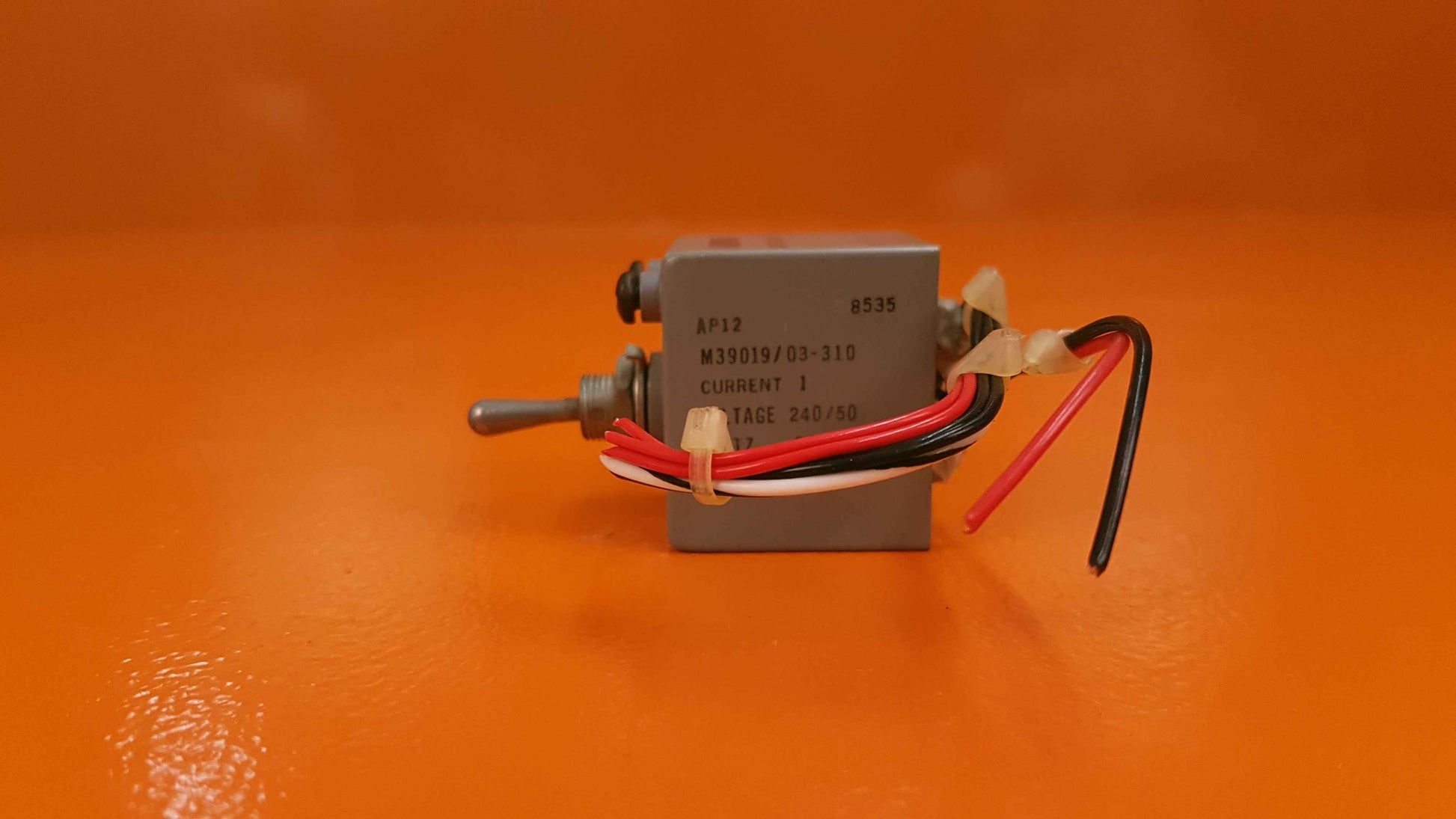 M39019/03-310 Airpax Hydraulic Magnetic Circuit Breaker
