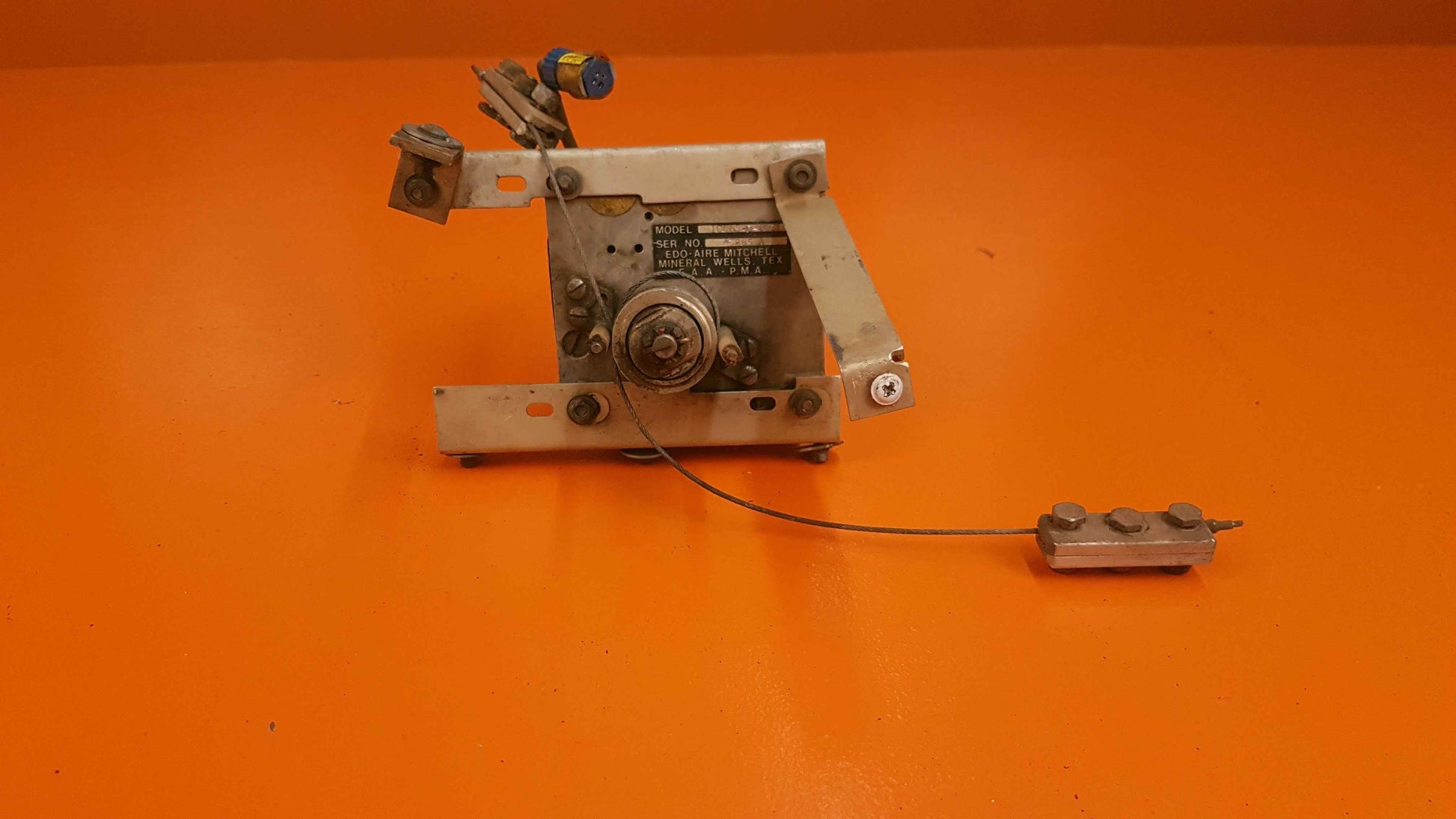 1C465-1-6621 Edo-Aire Roll Servo Assy