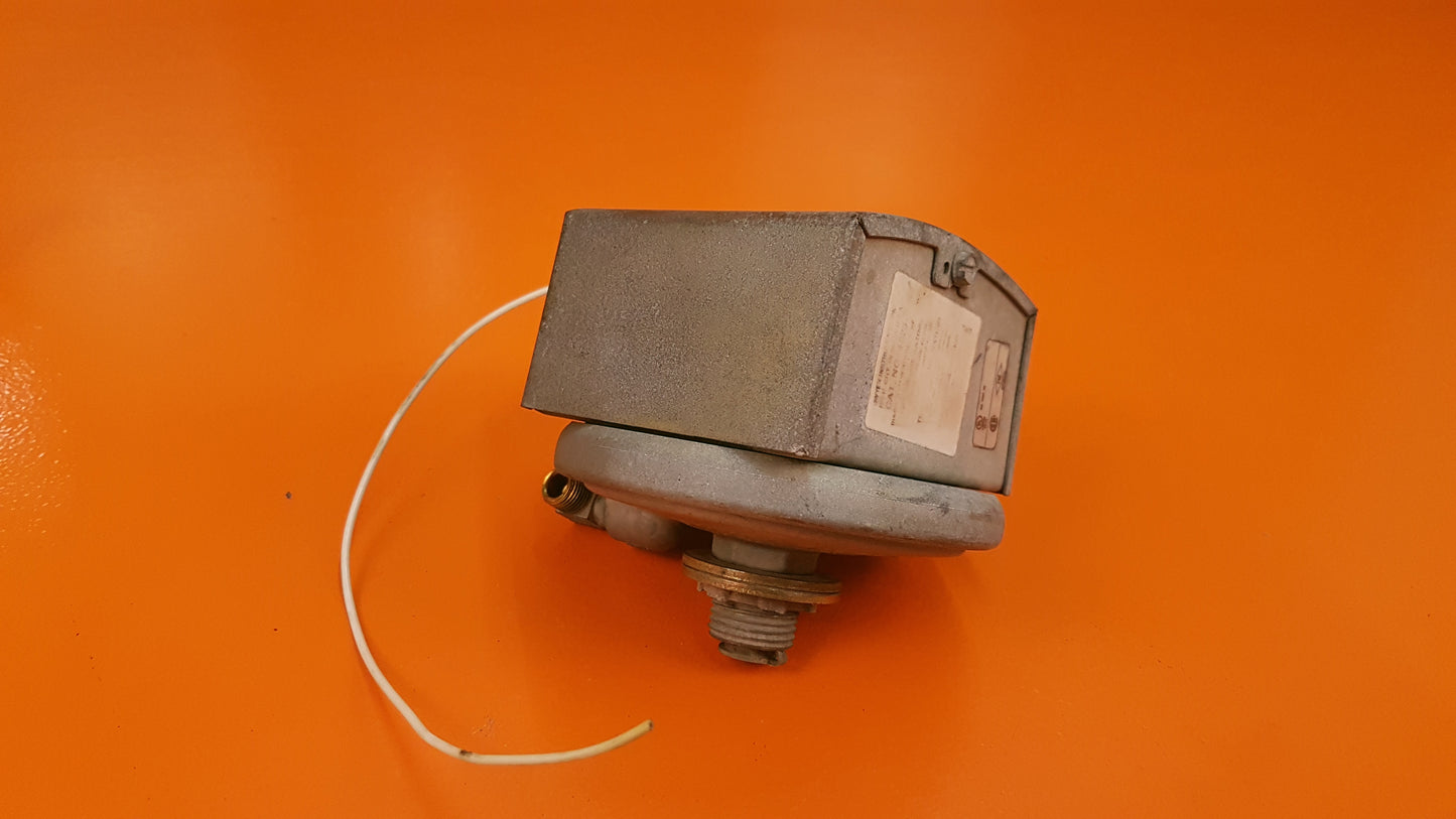 1823 Dwyer Low Differential Pressure Switch