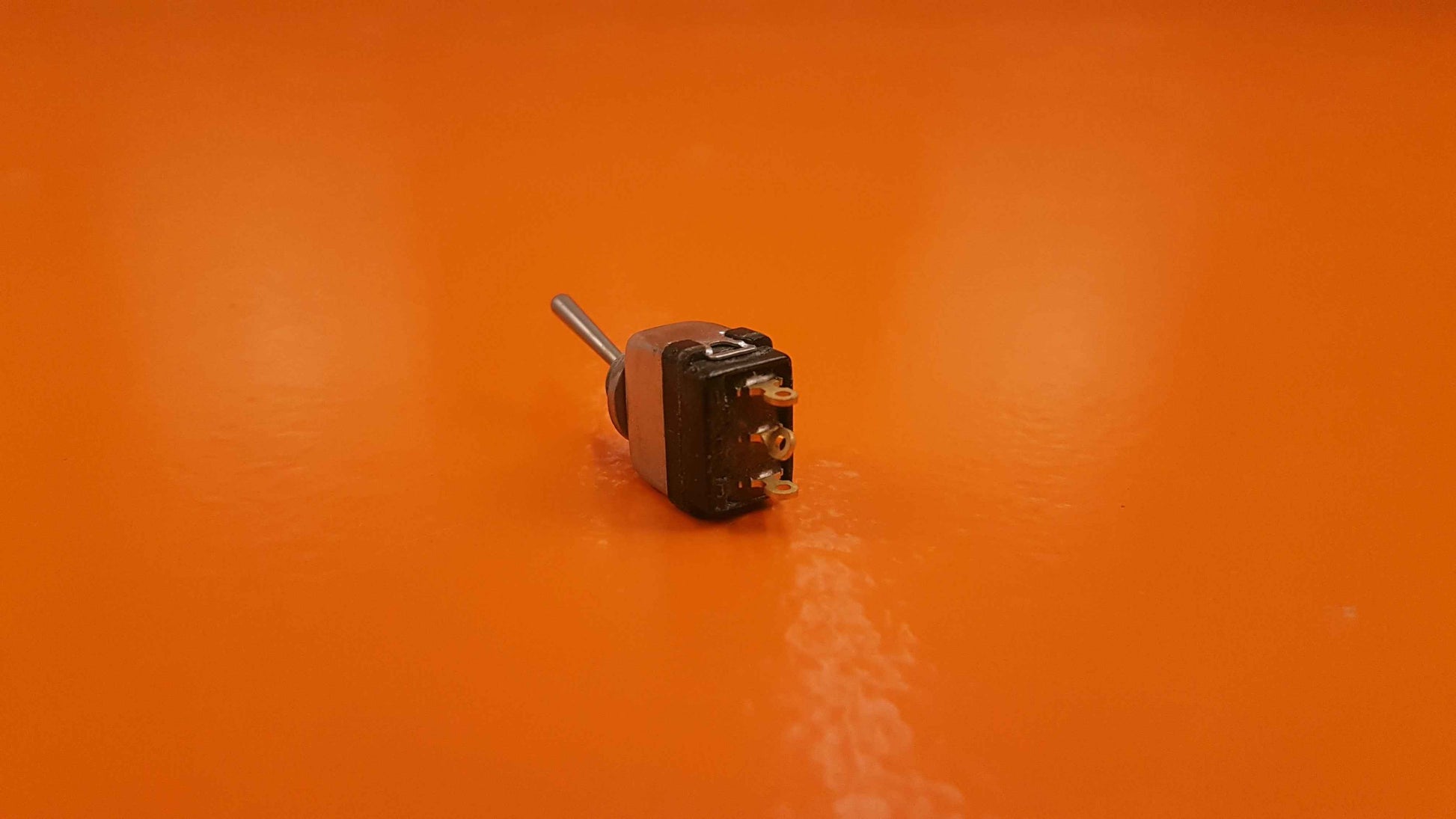 8906K1047 FAB Toggle Switch