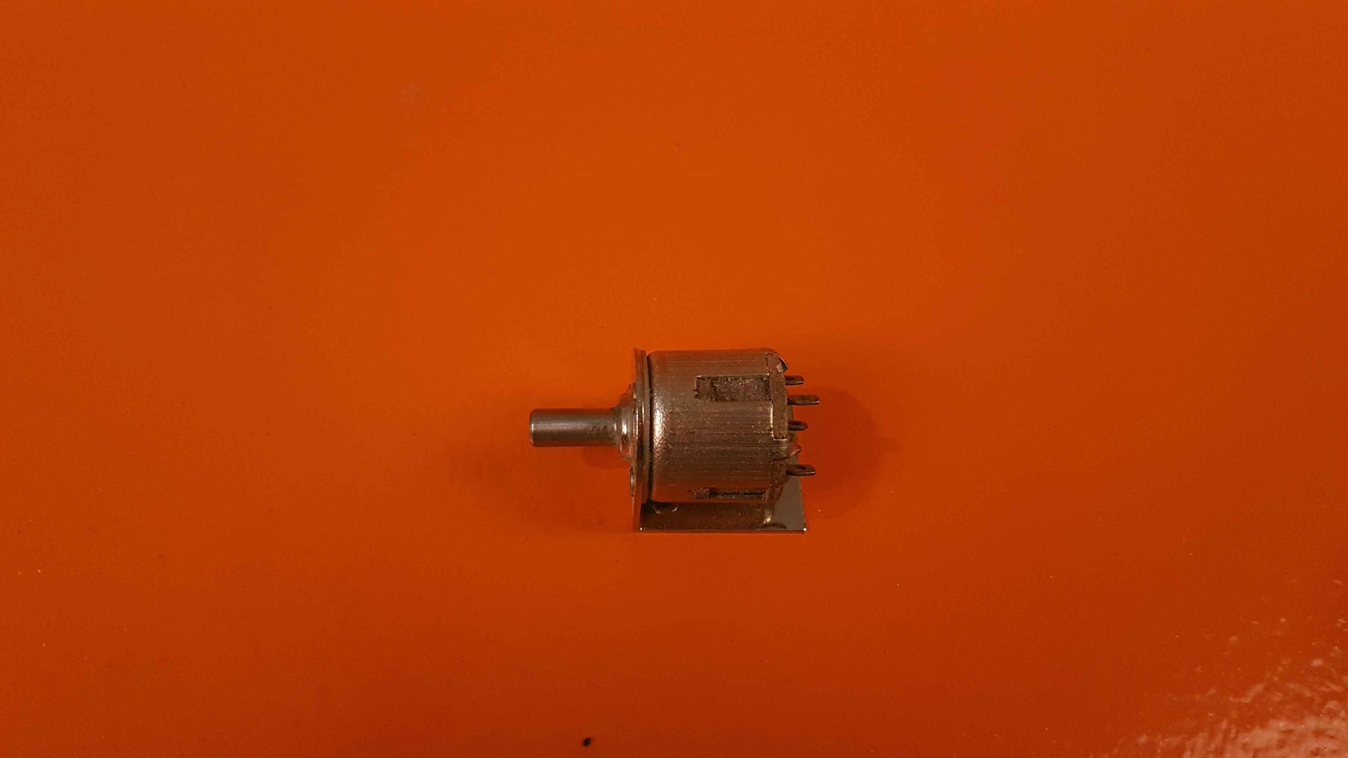 A218-100646-04 FAB Toggle Switch