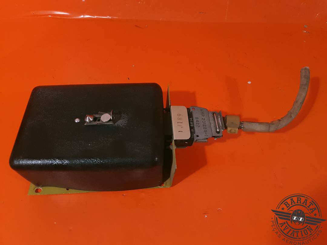 2418074-15 Conjunto de caja de relés Learjet con conector