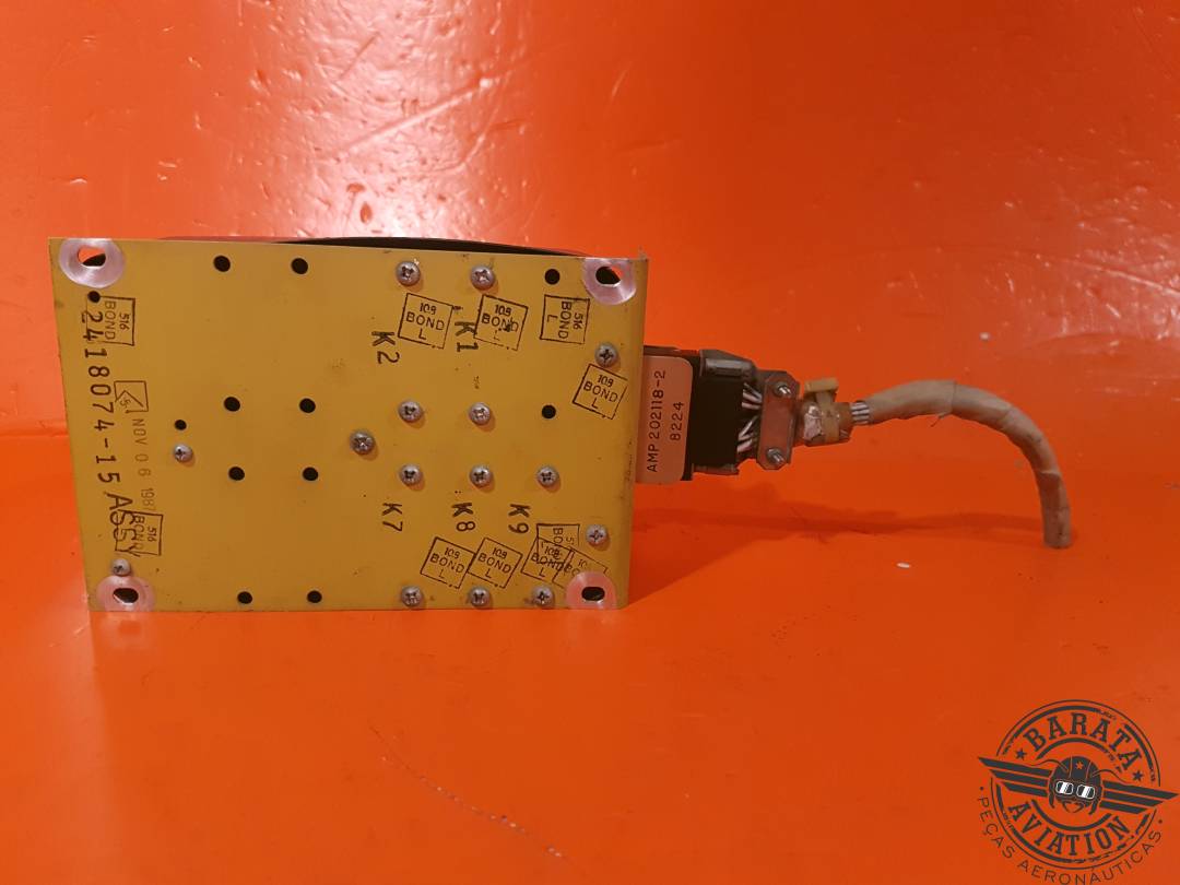 2418074-15 Conjunto de caja de relés Learjet con conector