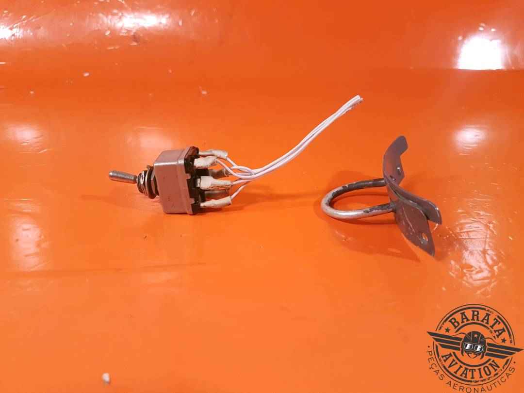 8837K4 Cutler Hamer Learjet Toggle Switch On/On