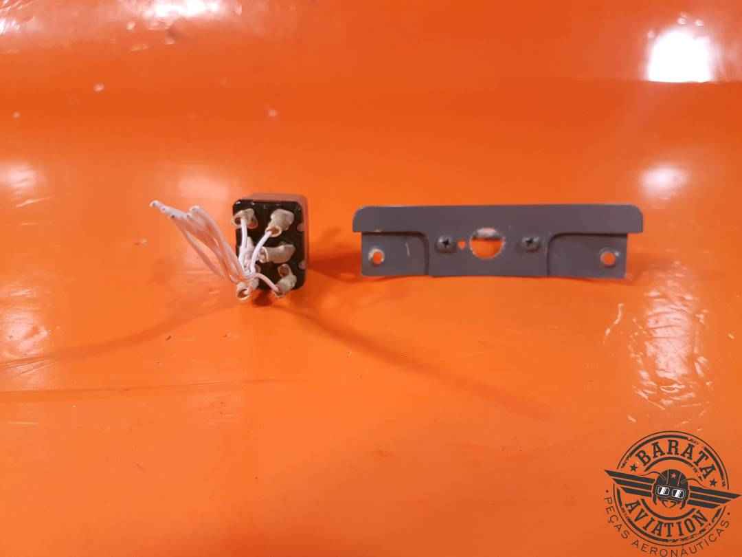 8837K4 Cutler Hamer Learjet Toggle Switch On/On