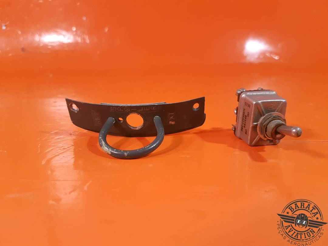 8837K4    Cutler Hamer Learjet Toggle Switch   On/On