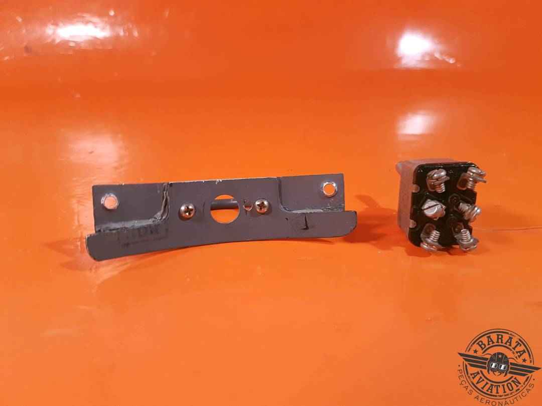 8837K4    Cutler Hamer Learjet Toggle Switch   On/On