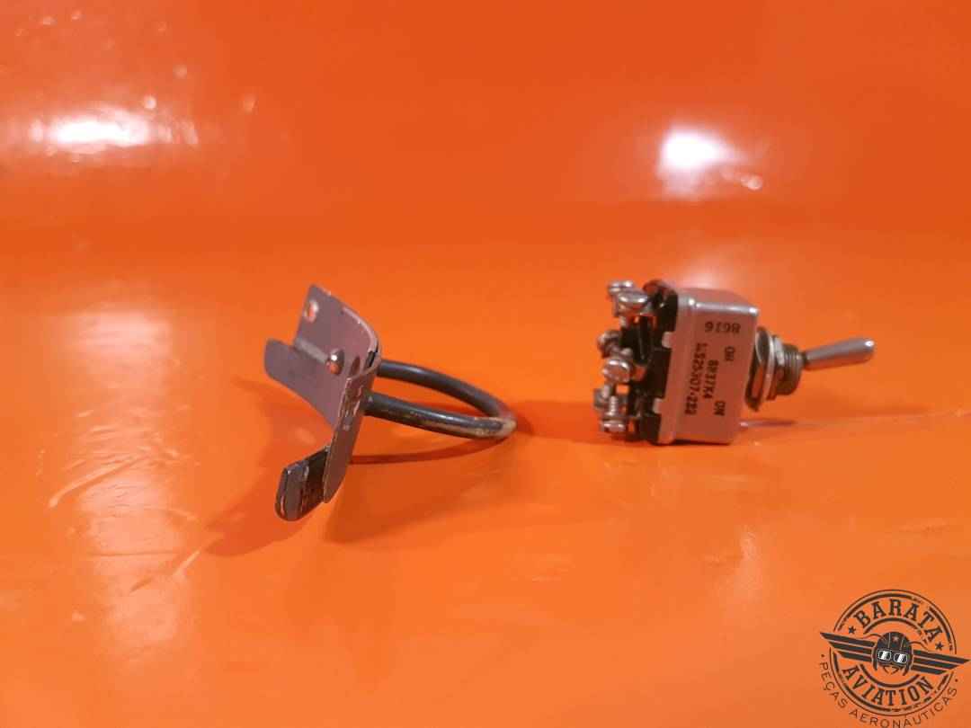 8837K4    Cutler Hamer Learjet Toggle Switch   On/On