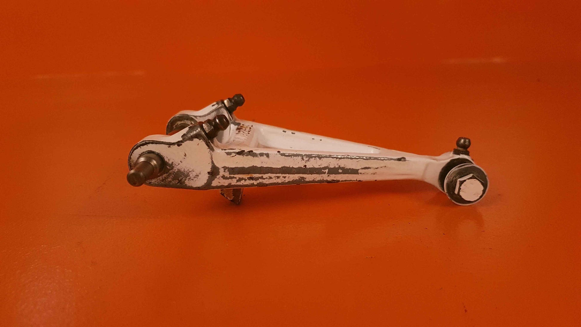 35-825193 Beech Knee Assy-Nose Shock