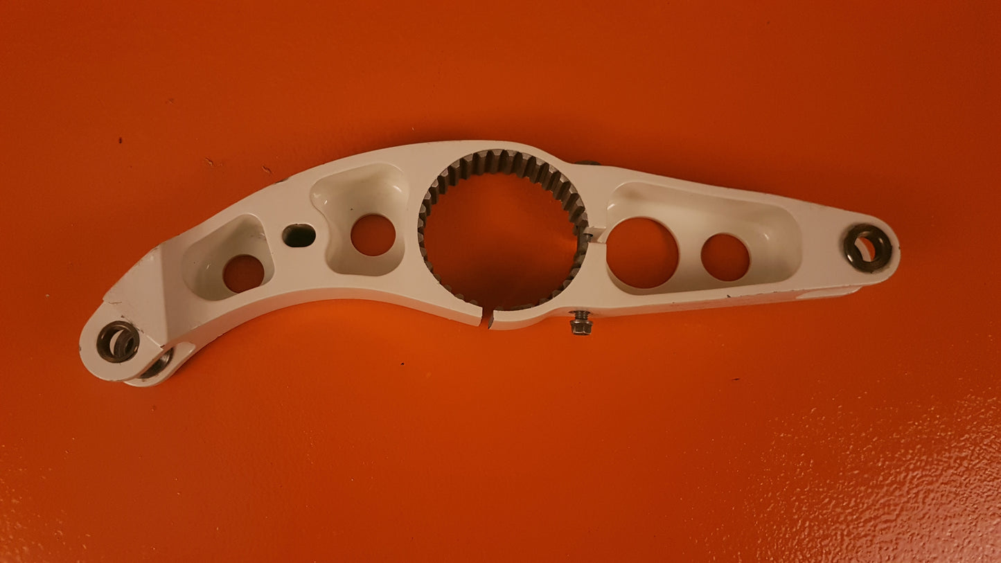 500-19106-401 Embraer Arm Hinge Assy