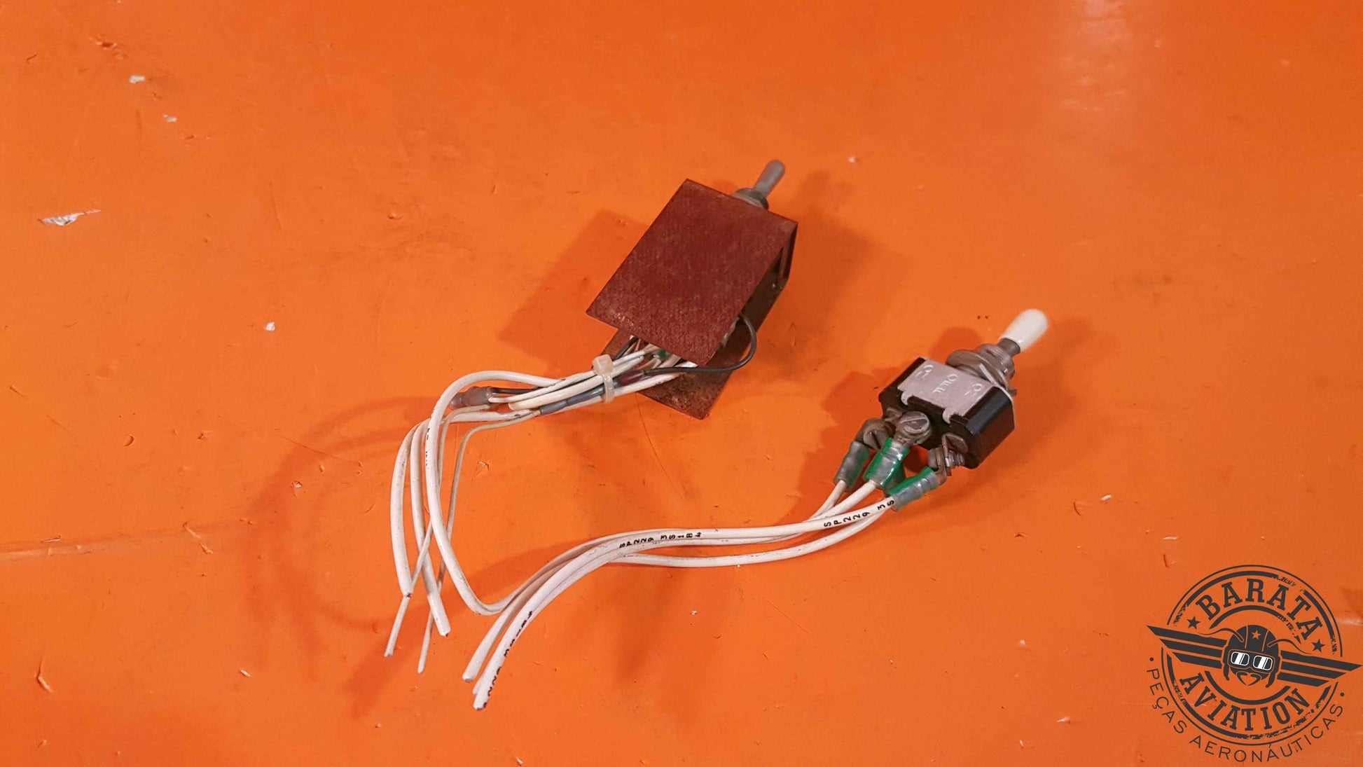 Kit of 2 Toggle Switches 3 Positions  On/Off/On