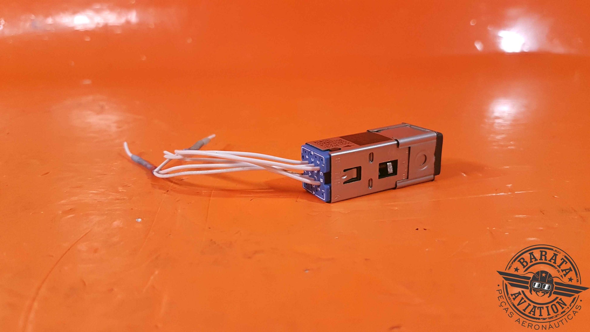 M22885/108-4018H Aerospace Optics Illuminated Switch