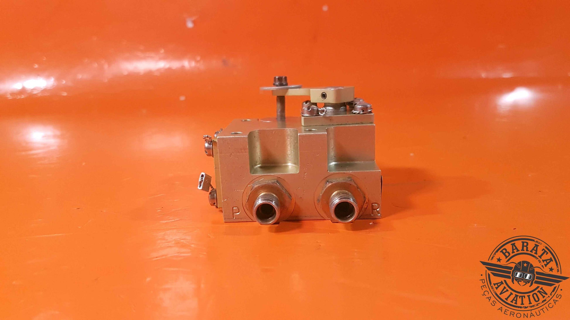 68990   Sterer Valve Hyd 3 Way 2 Positions