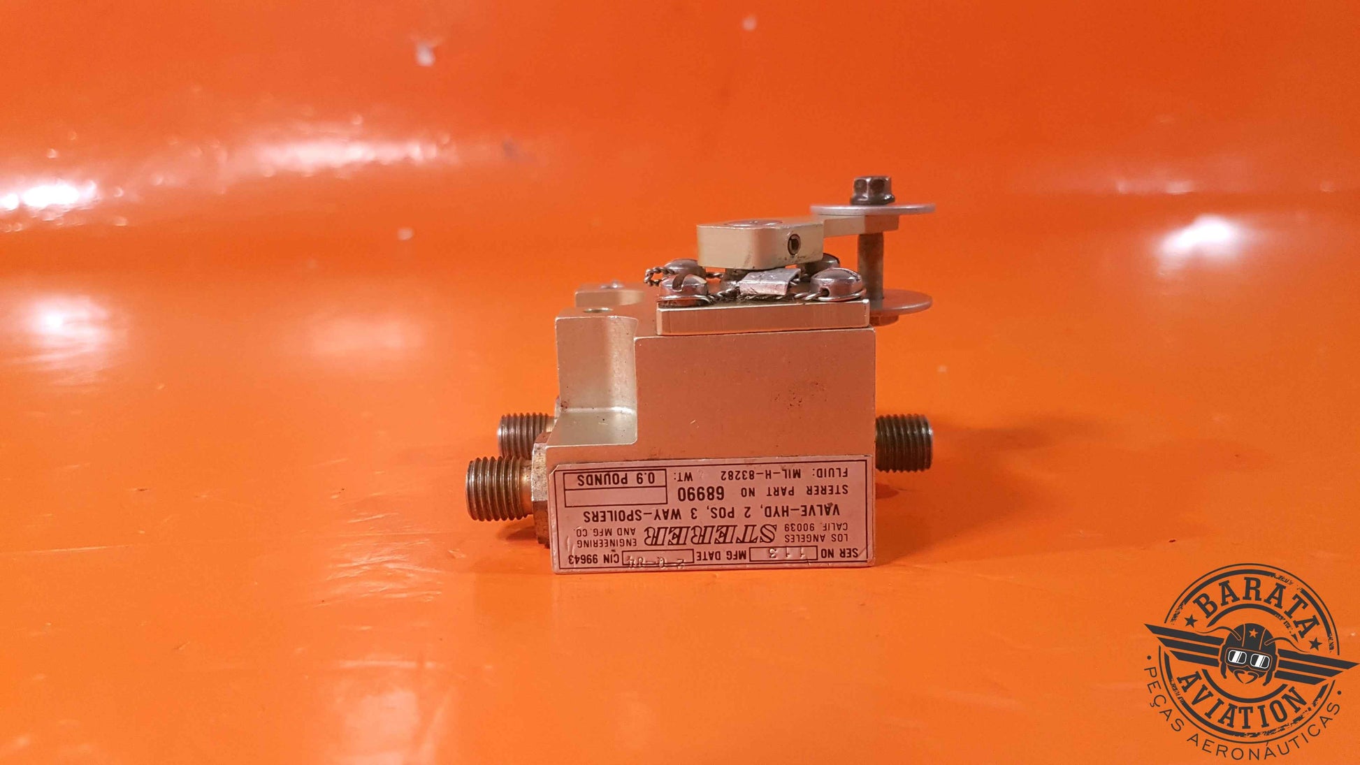 68990   Sterer Valve Hyd 3 Way 2 Positions