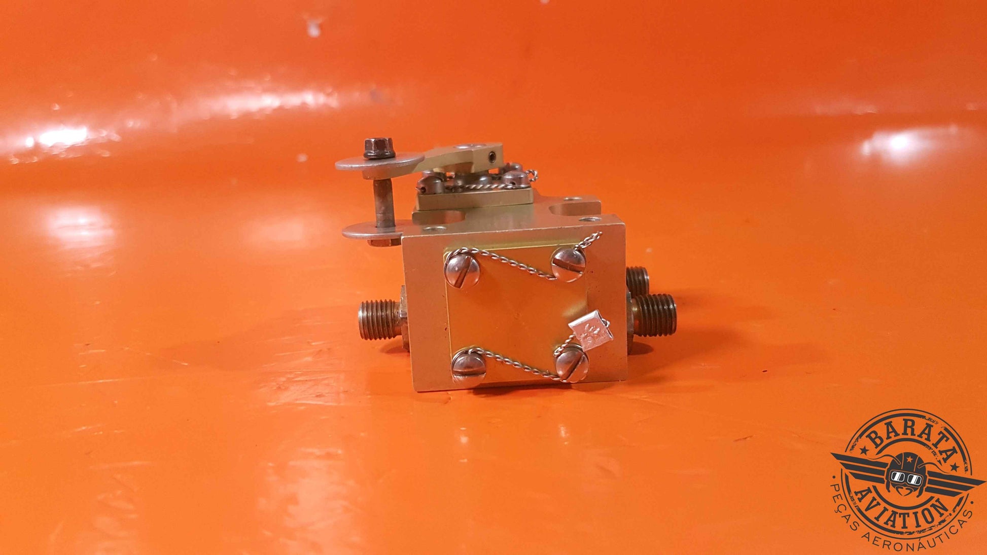 68990   Sterer Valve Hyd 3 Way 2 Positions