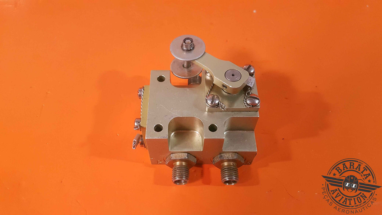 68990   Sterer Valve Hyd 3 Way 2 Positions