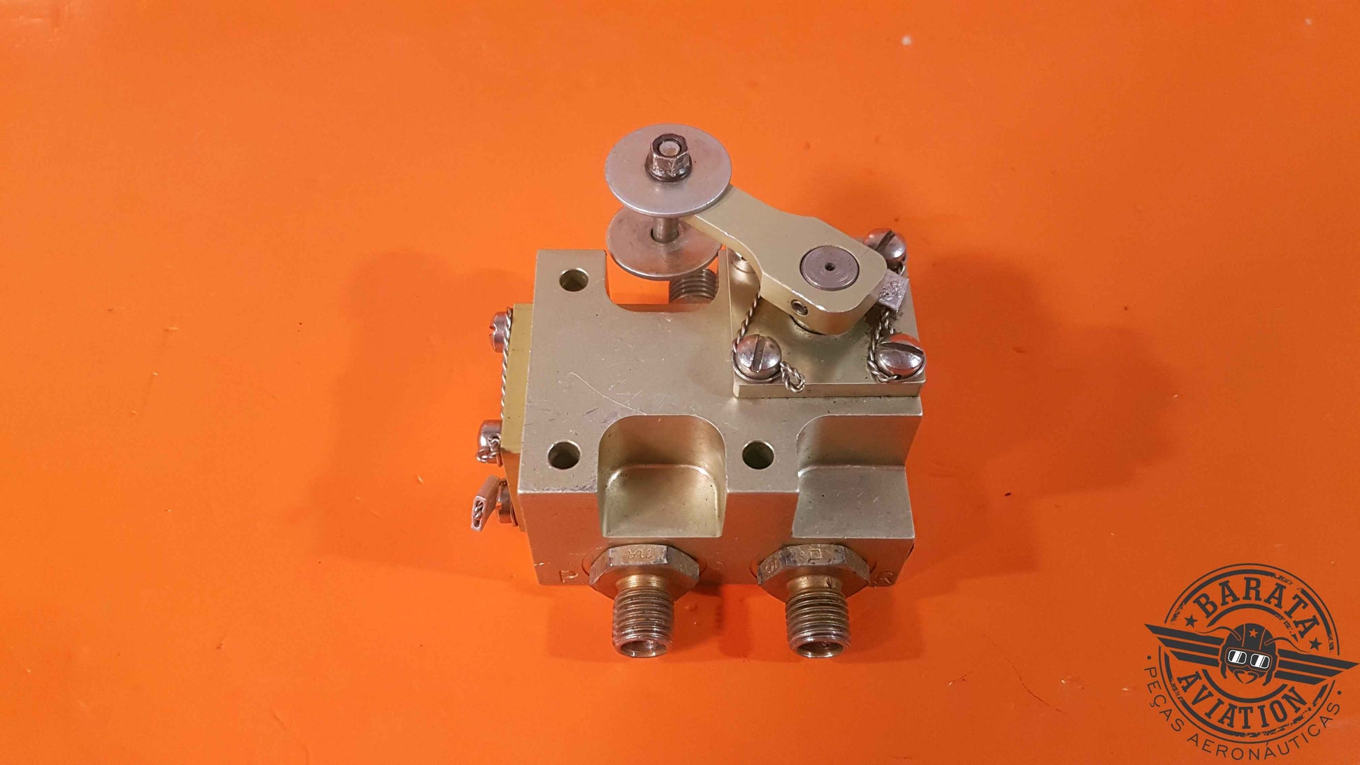 68990   Sterer Valve Hyd 3 Way 2 Positions