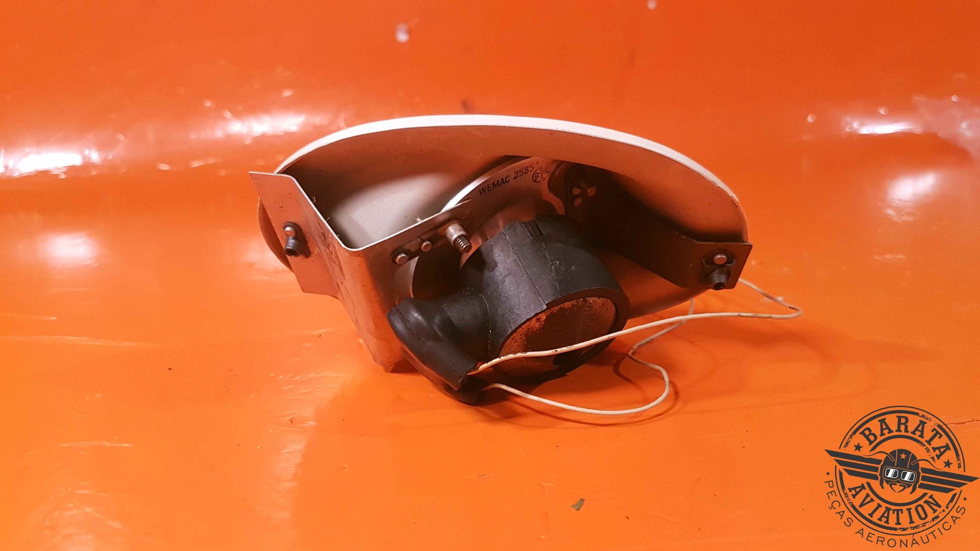 2585   Wemac Overhead Light Assy