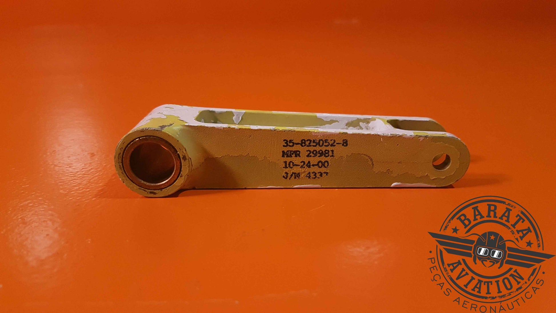 35-825052  Beechcraft Nose Landing Gear Steering Idler Arm