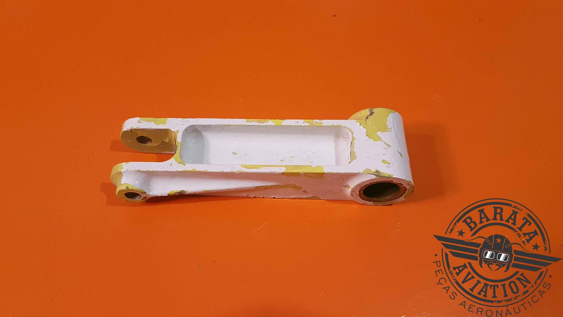 35-825052  Beechcraft Nose Landing Gear Steering Idler Arm