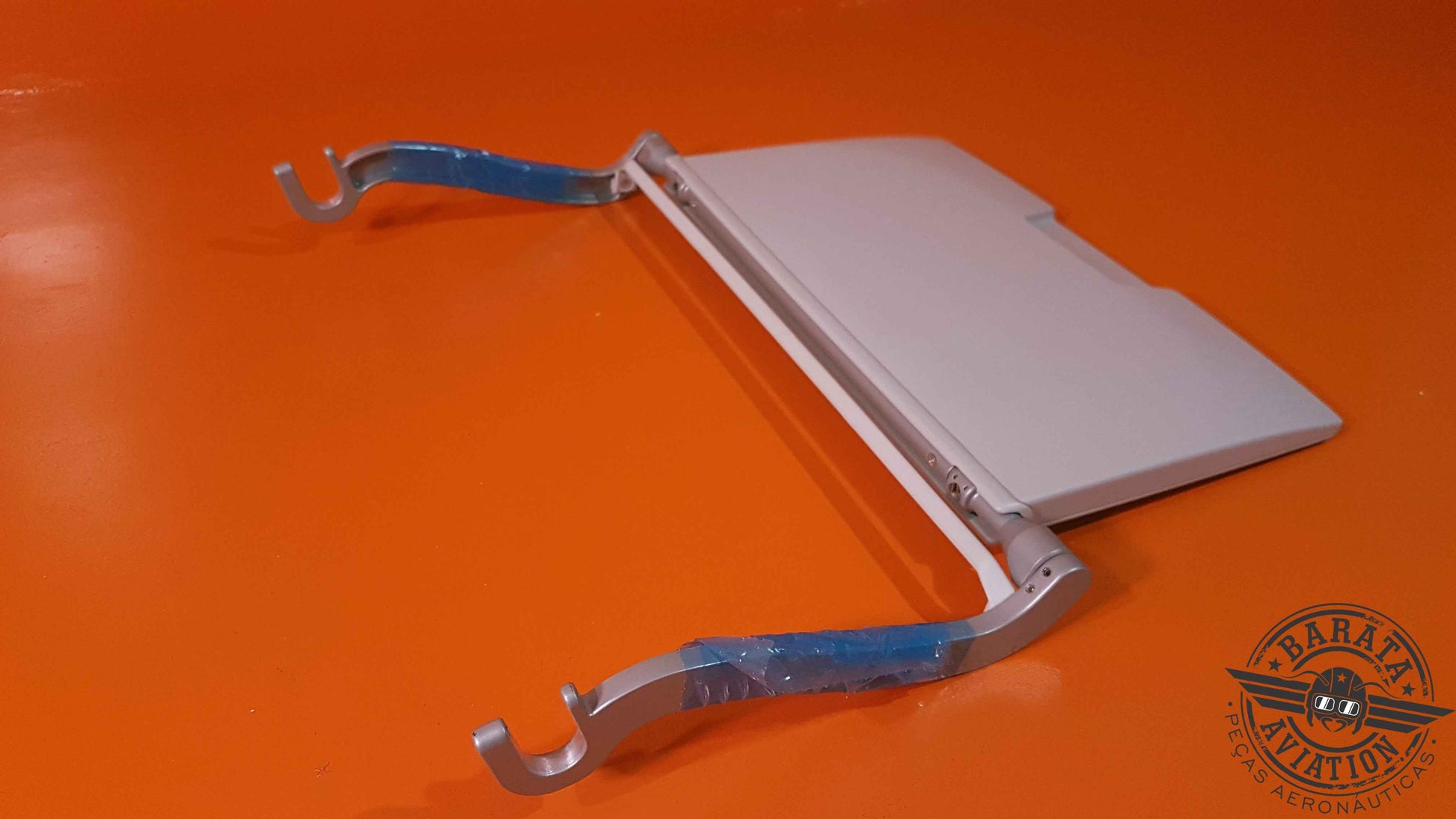 41891014-505-AP   Safran Food Tray Assy - Novo