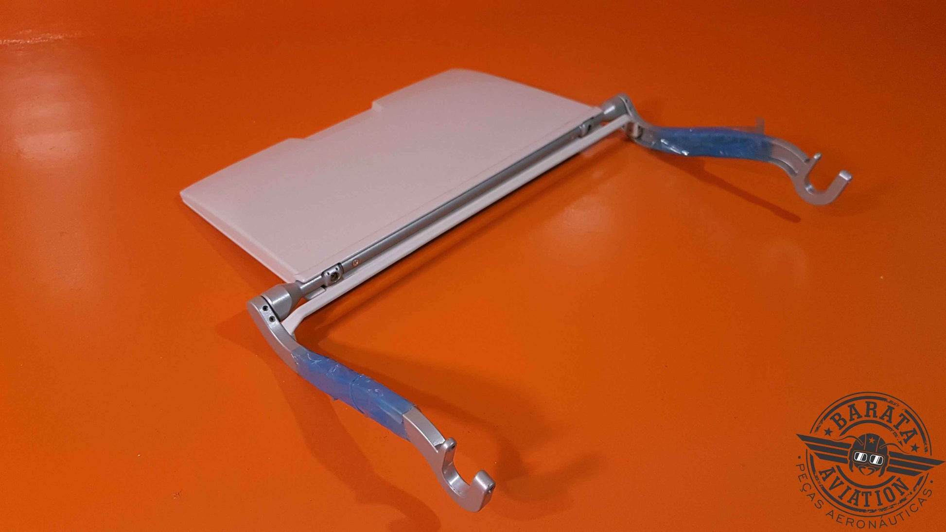 41891014-505-AP   Safran Food Tray Assy - Novo