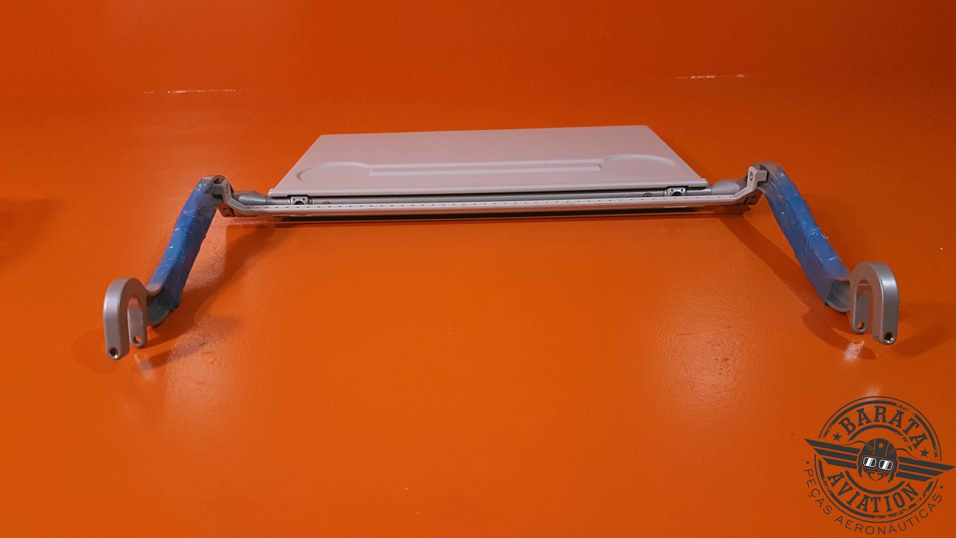 41891014-505-AP   Safran Food Tray Assy - Novo